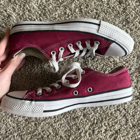 Converse Chuck Taylor All Star Low Top Sneakers Maroon - Men’s 6 Women’s 8 - Picture 3 of 6